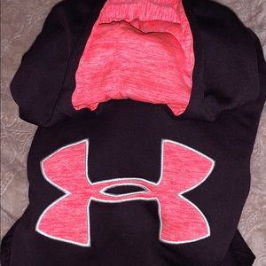 Large Women’s Under Armour Sweatshirt